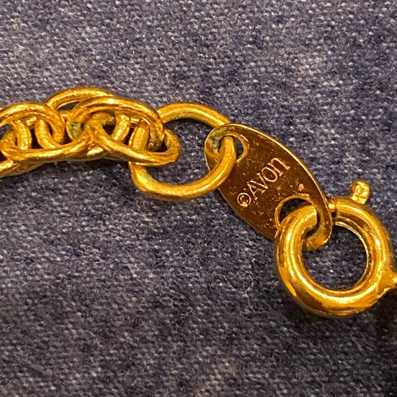 Vintage AVON Maltese Cross Pin Brooch Pendant Necklace Moghul Pearl. - Picture 3 of 9